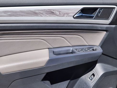 Used 2021 Volkswagen Atlas Cross Sport SE image 6