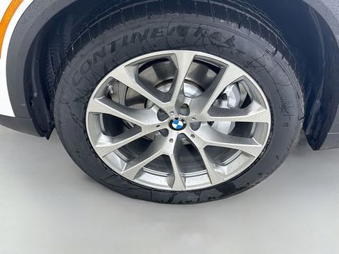Used 2022 BMW X5 xDrive40i w/ Premium Package image 32