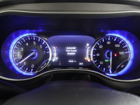 Used 2023 Chrysler Pacifica Touring-L FWD image 40