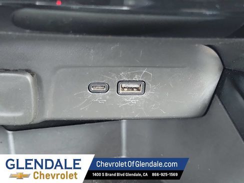 Certified 2025 Chevrolet Trax LT FWD image 28