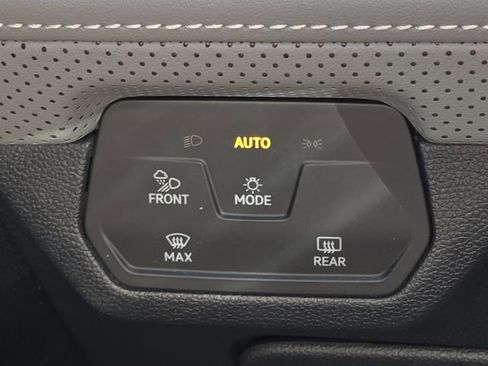 Used 2024 Volkswagen Atlas Cross Sport SEL R-Line image 27