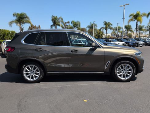 Used 2022 BMW X5 xDrive40i w/ Premium Package AWD/4WD image 11