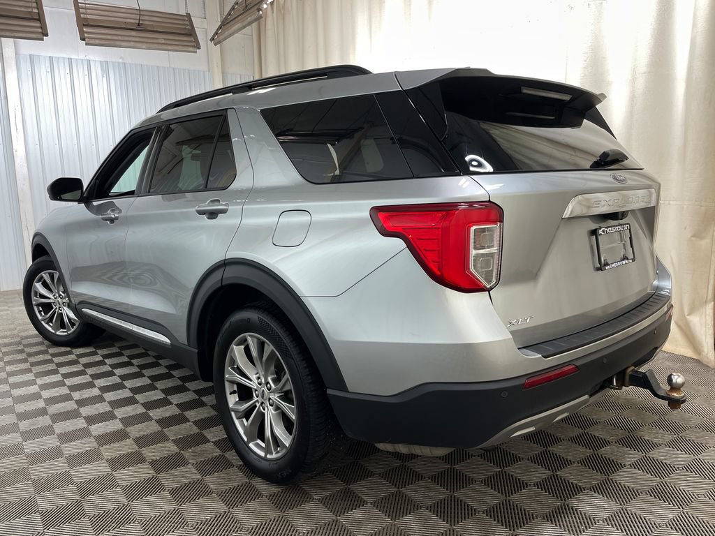 Used 2020 Ford Explorer XLT w/ Equipment Group 202A AWD/4WD image 19