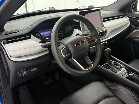 Used 2025 Jeep Compass Limited AWD/4WD image 8
