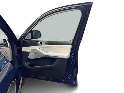 Used 2019 BMW X5 xDrive40i w/ M Sport Package image 9