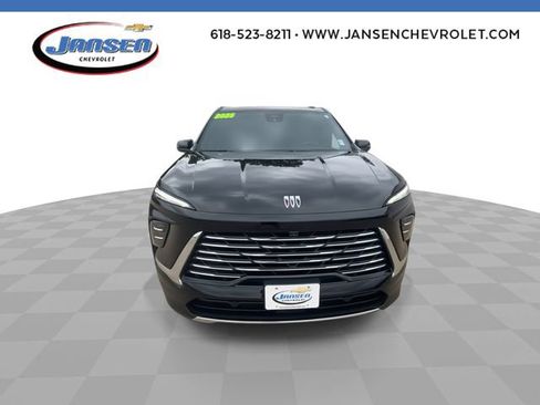 Used 2025 Buick Enclave Preferred FWD image 3
