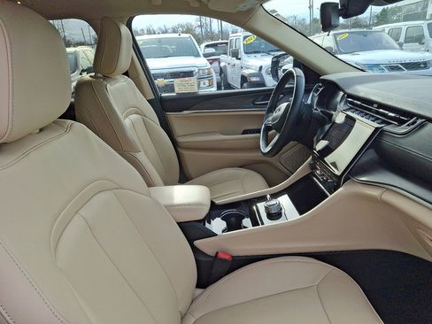 Certified 2022 Jeep Grand Cherokee L Limited image 11