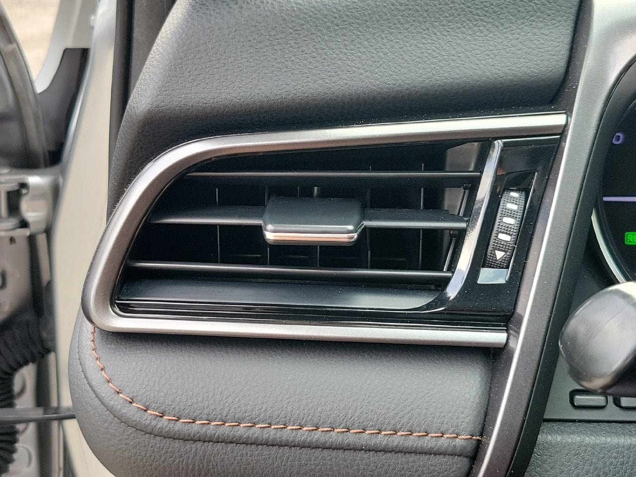 Used 2019 Toyota Camry LE FWD image 32