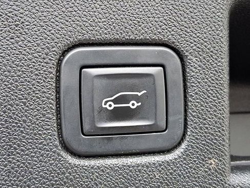 Used 2019 Chevrolet Equinox Premier image 24