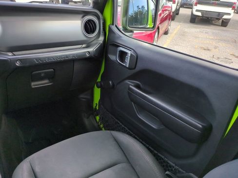 Used 2021 Jeep Wrangler Unlimited Sport image 17