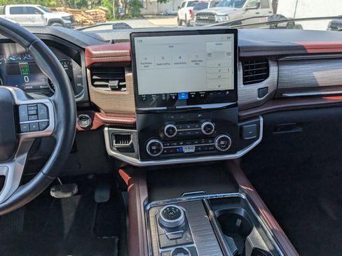 Used 2023 Ford Expedition Limited image 19