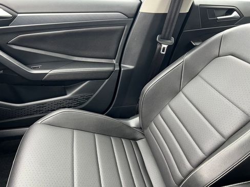 Used 2024 Volkswagen Jetta SE image 28