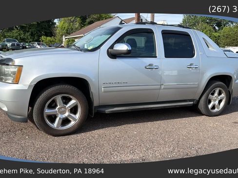 Used 2012 Chevrolet Avalanche LTZ AWD/4WD image 3