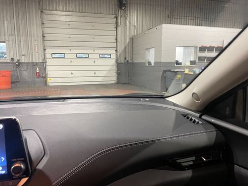 Used 2025 Nissan Sentra SV FWD image 30