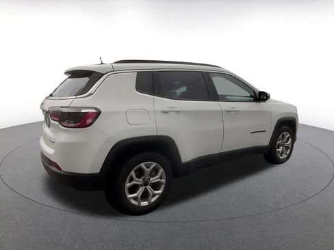 Used 2025 Jeep Compass Latitude image 15