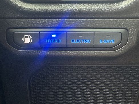 Used 2024 Jeep Wrangler Unlimited image 35