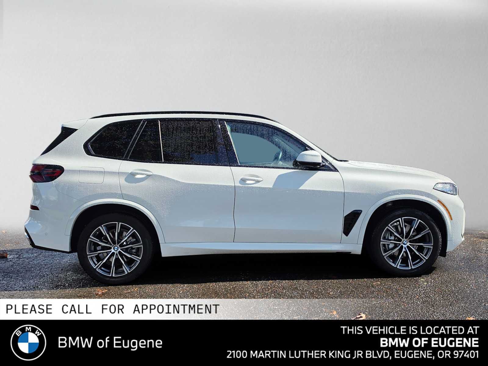 Used 2026 BMW X5 xDrive40i w/ M Sport Package AWD/4WD image 2