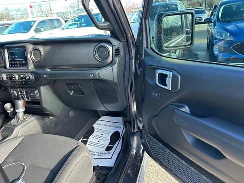Used 2021 Jeep Gladiator Willys image 29