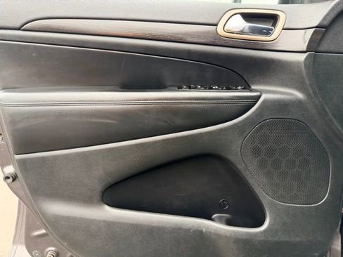 Used 2014 Jeep Grand Cherokee Laredo w/ 18" Wheel & 8.4" Radio Group image 16