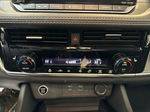 Certified 2021 Nissan Rogue SV w/ Premium Package image 18