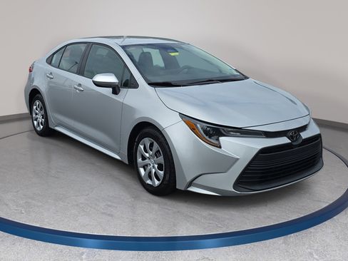 Used 2023 Toyota Corolla LE FWD image 3