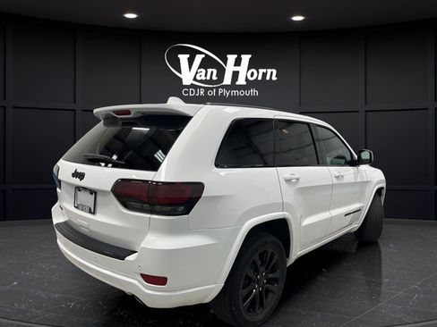 Used 2018 Jeep Grand Cherokee Altitude AWD/4WD image 7