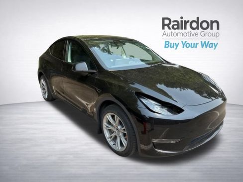 Used 2023 Tesla Model Y Long Range AWD/4WD image 1