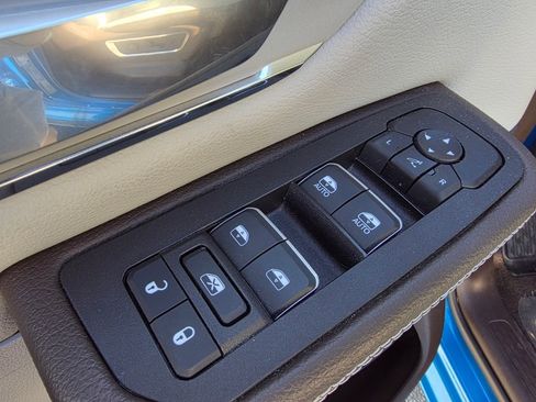 Used 2025 RAM 1500 Laramie image 11