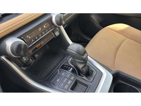 Used 2019 Toyota RAV4 LE w/ All Weather Liner Package AWD/4WD image 21