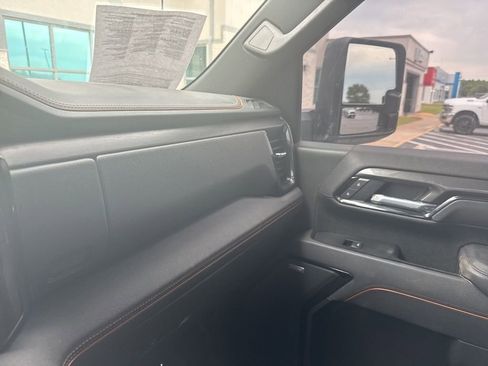 Used 2025 GMC Sierra 2500 AT4 AWD/4WD image 16