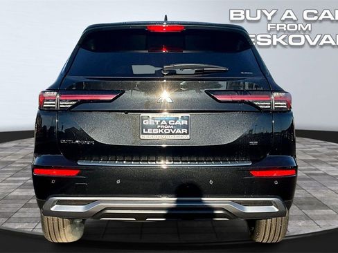 New 2025 Mitsubishi Outlander SE image 4