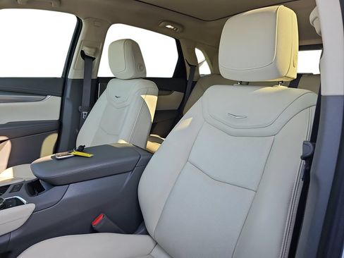 Used 2022 Cadillac XT5 Premium Luxury w/ LPO, Floor Liner Package FWD image 15