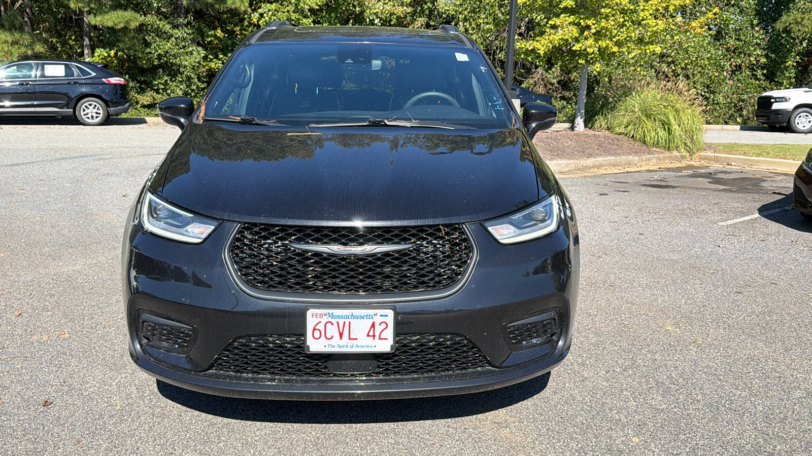 Used 2025 Chrysler Pacifica Limited FWD image 3