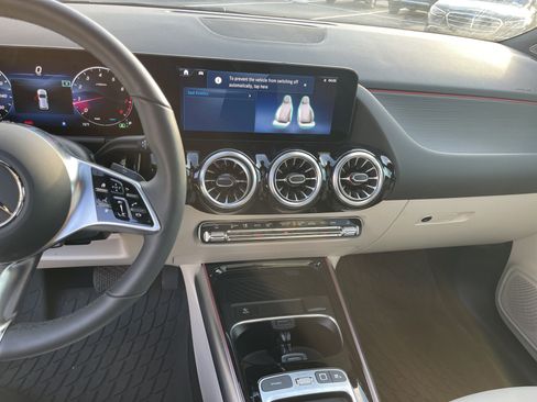 Certified 2025 Mercedes-Benz GLA 250 image 30