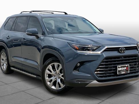 Used 2025 Toyota Grand Highlander FWD image 3