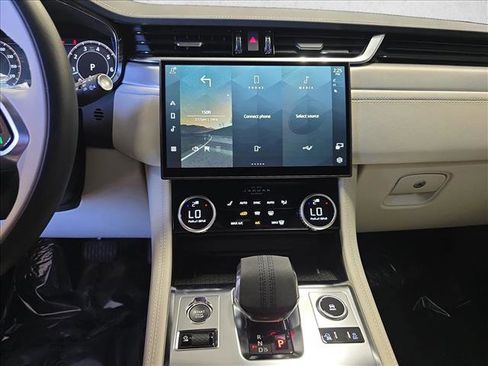 Certified 2025 Jaguar F-PACE R-Dynamic S image 21