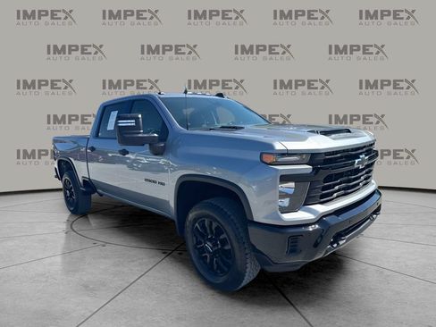 Used 2025 Chevrolet Silverado 2500 Custom w/ Custom Value Package AWD/4WD image 2