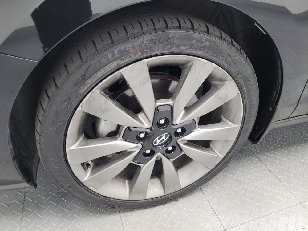 Used 2018 Hyundai Elantra GT Sport w/ Sport Tech Package 04 FWD image 31