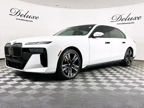 Used 2023 BMW 760i xDrive AWD/4WD image 3