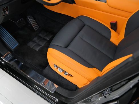 Used 2026 Rolls-Royce Cullinan AWD/4WD image 21