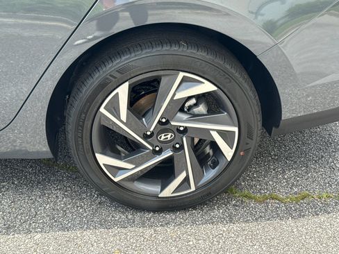 Certified 2025 Hyundai Elantra Sport FWD image 19