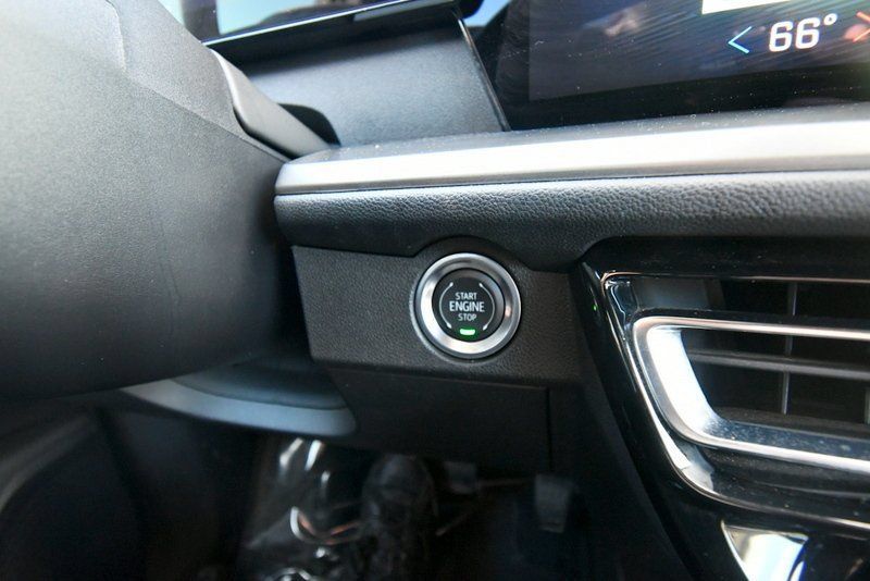 Used 2025 Chevrolet Traverse LT AWD/4WD image 27