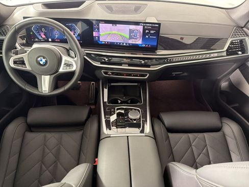 Used 2025 BMW X5 xDrive40i w/ M Sport Package AWD/4WD image 17