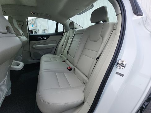 Used 2020 Volvo S60 T5 Momentum FWD image 23