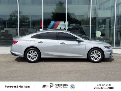 Used 2017 Chevrolet Malibu LT FWD image 6