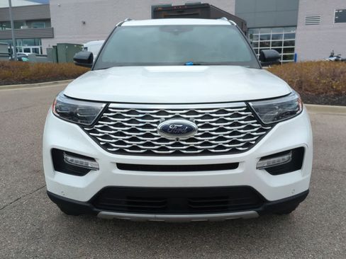 Used 2023 Ford Explorer Platinum w/ Technology Package AWD/4WD image 3