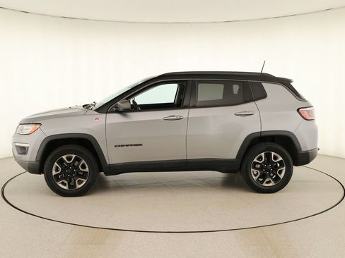 Used 2018 Jeep Compass Trailhawk AWD/4WD image 2