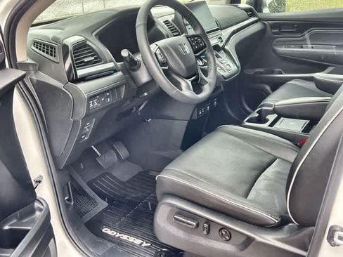 Used 2026 Honda Odyssey Elite image 3