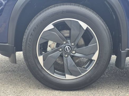 Certified 2025 Nissan Rogue SV AWD/4WD image 7