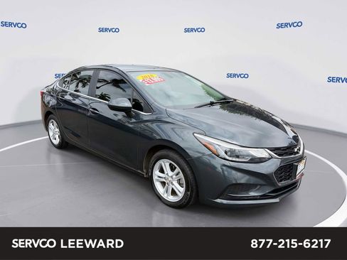 Used 2018 Chevrolet Cruze LT FWD image 1